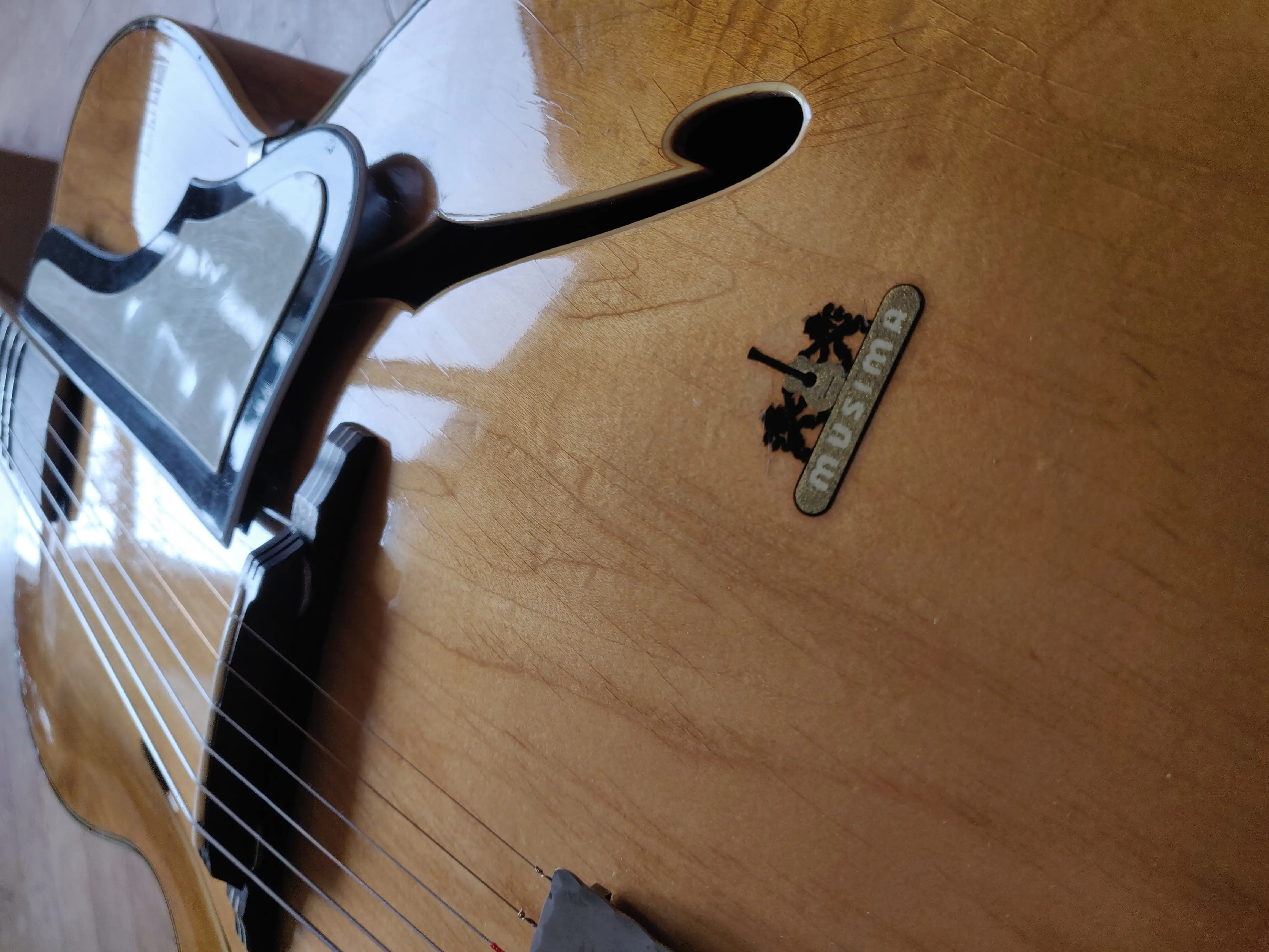 Renowacja niemieckiej gitary jazzowej Musima